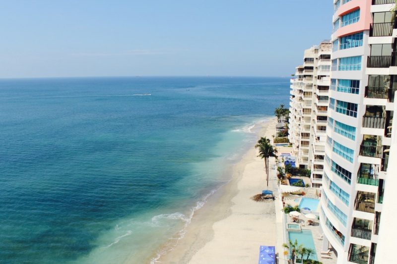 chambre-hote-STE ANASTASIE SUR ISSOLE-min_beach_ocean_shore_hotel_palm_tree-33726